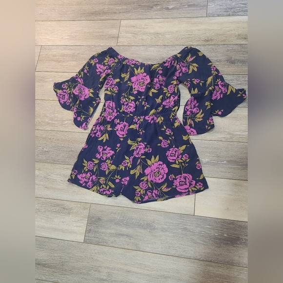 Express blue and pink floral ruffle sleeve off the shoulder Romper shorts Medium - Picture 3 of 5